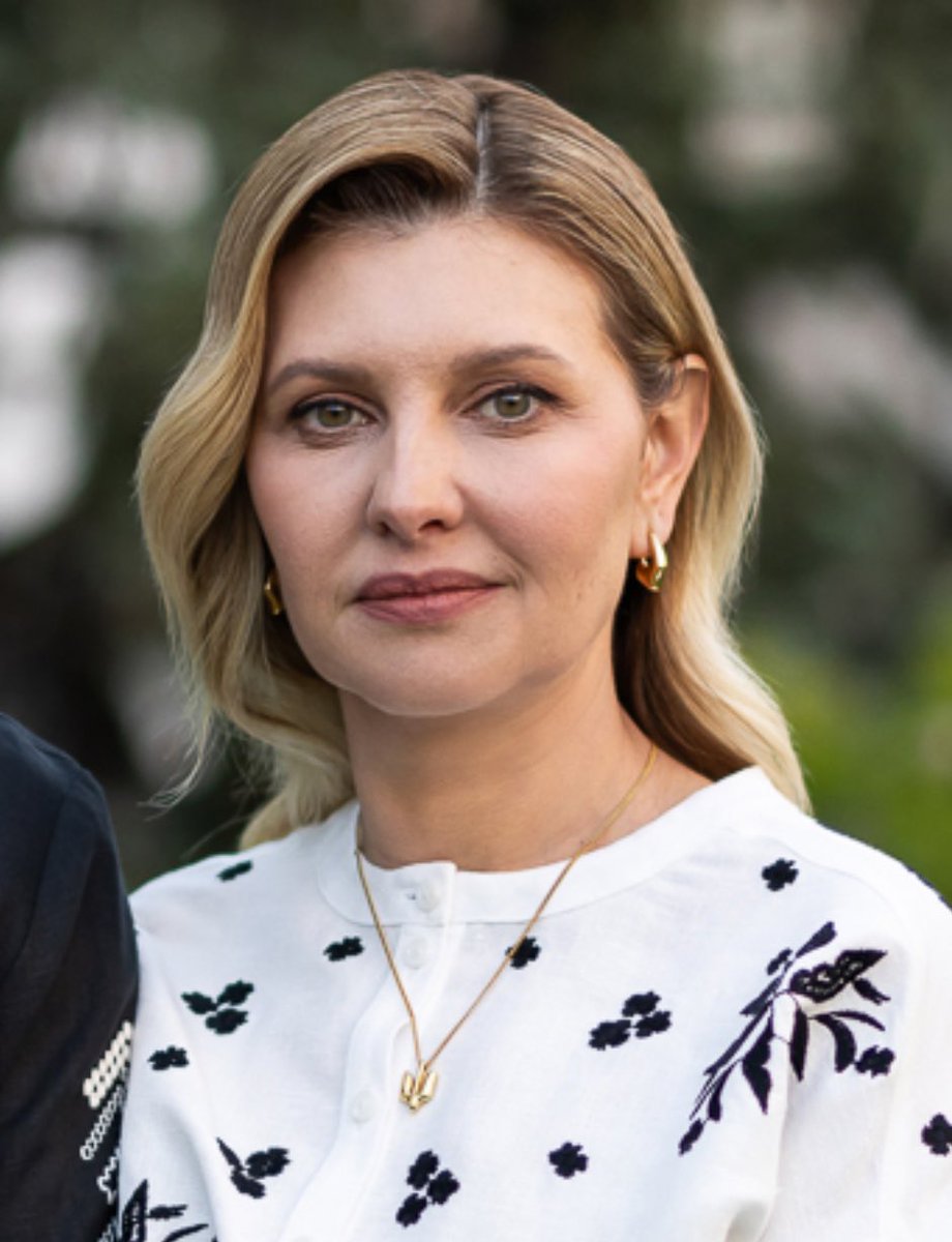 ‼️🚨🤔🇺🇦 Zelenskyy’s wife is wearing a very peculiar pendant around her neck. Why is it not a Cross? Is she not a Christian?