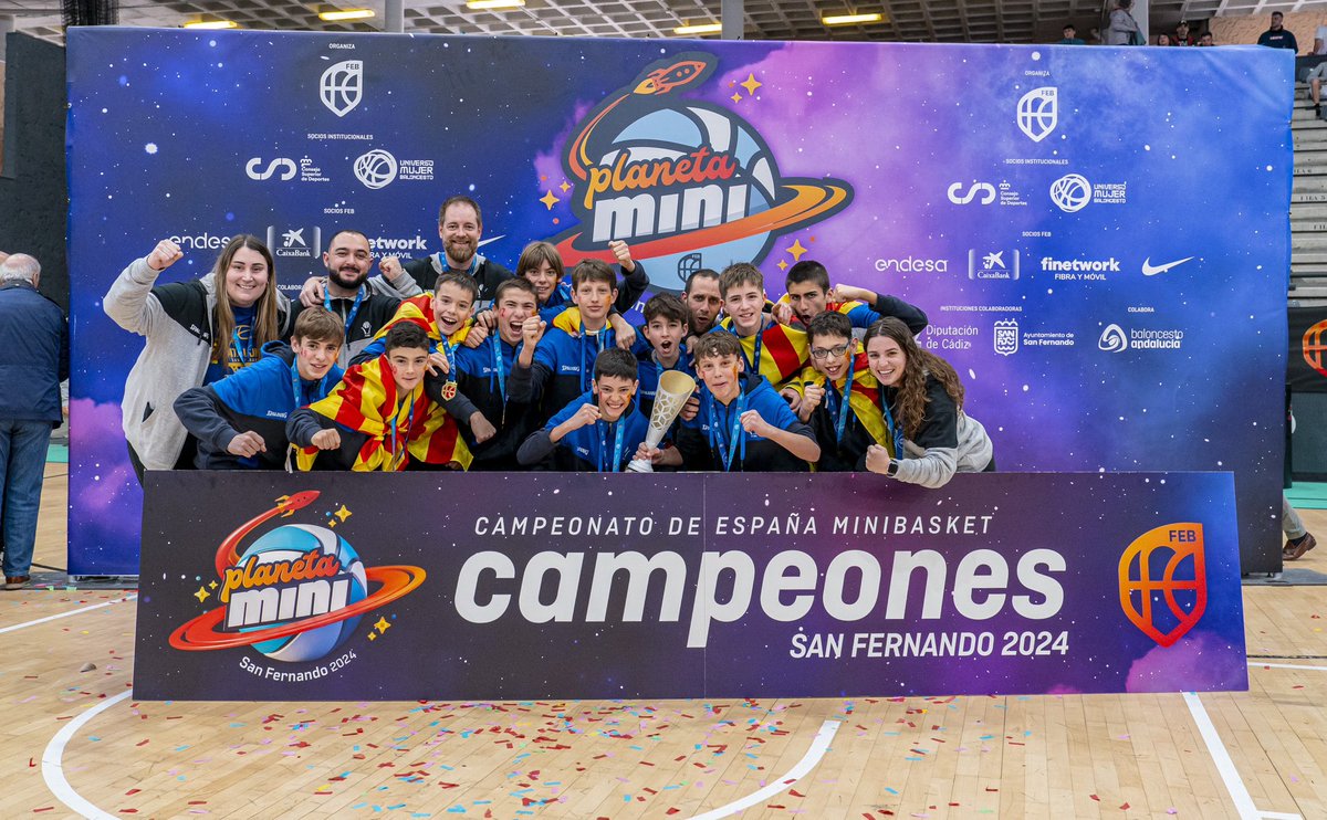 uemataro's tweet photo. 🗣️🏆 RECEPCIÓ OFICIAL @FCBQ!

🥇🥉 Els 🖐🏻 jugadors del Mataró que van aconseguir medalla als Campionats d'Espanya així com els seus companys, van rebre un reconeixement  per part de la Federació Catalana!

🔙🟡🏆 En Cesc, amb Selecció Mini, va ser CAMPIÓ d'Espanya.

🔙🟡🥉 La Laia l'Aina, amb la Selecció Mini, i l'Aina i la Laia, amb la Selecció Infantil, van endur-se el bronze!

👏🏻 Una vegada més, enhorabona! Reconeixement més que merescut.
#somgrocs💛💜