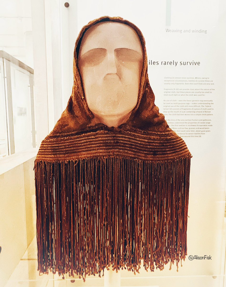 Wow, the amazing ‘Orkney Hood’ is so well preserved it looks like it was woven yesterday rather than 1,500 years ago! This remarkable fringed hood from Iron Age Orkney likely belonged to a child. It was found in a peat bog in 1867. National Museum of Scotland. 📷 my own