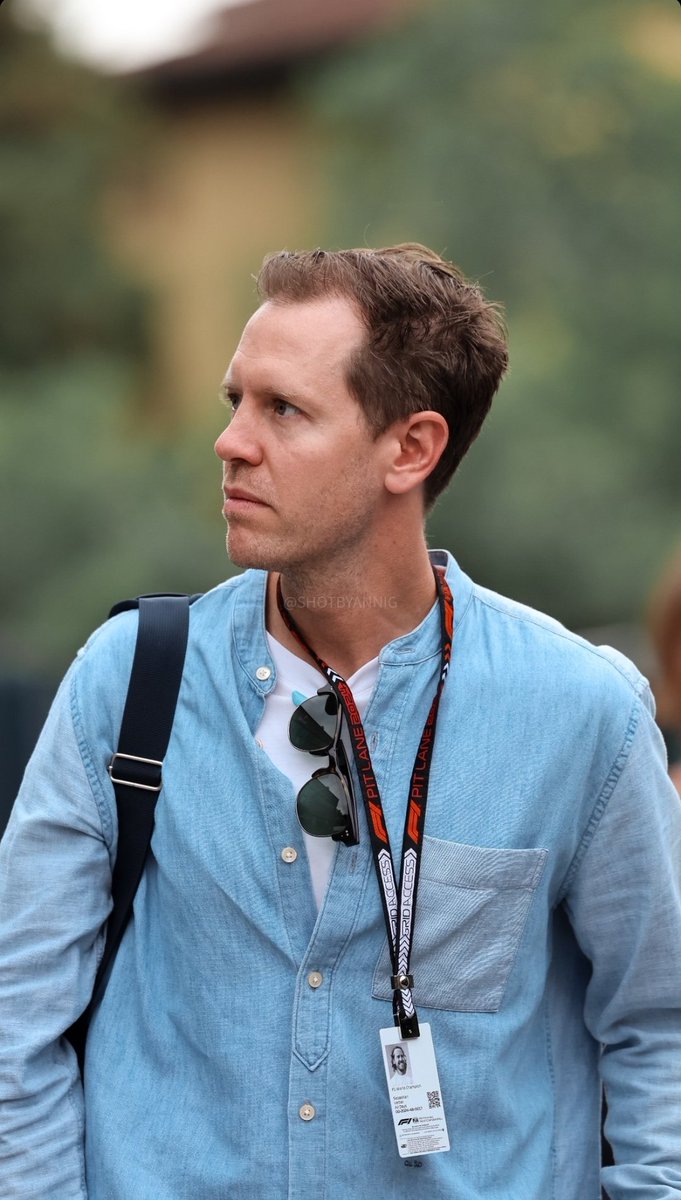 SEB IS AT THE PADDOCK!!!!! 😭😭😭🥹