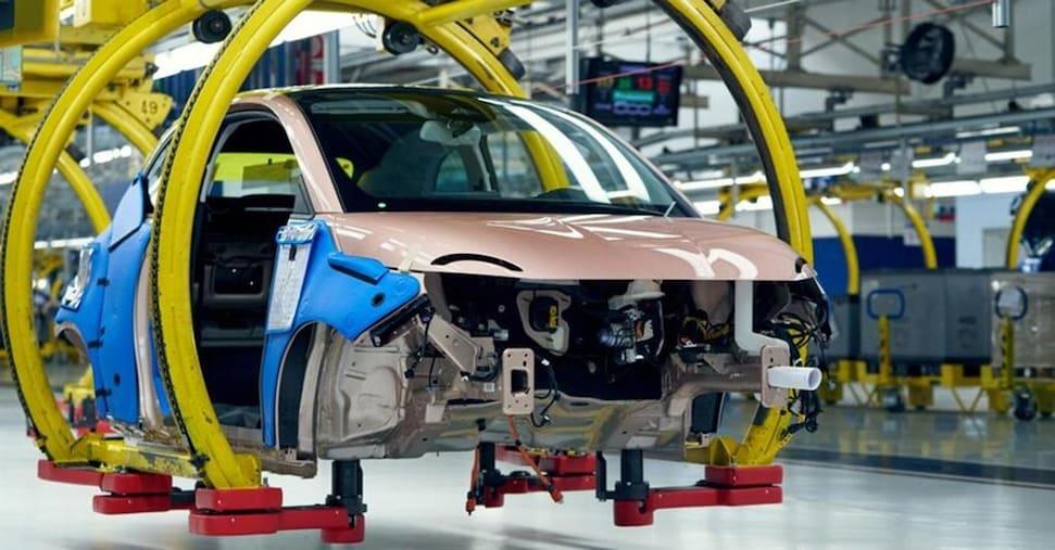 🔸 #Automotive: #Mirafiori vicina ai minimi storici, la cassa integrazione dura da 17 anni. Lo storico stabilimento #Stellantis di Torino ha dimezzato la produzione nel 2024. Per i sindacati il rilancio passa attraverso un nuovo modello
 ilsole24ore.com/art/automotive…