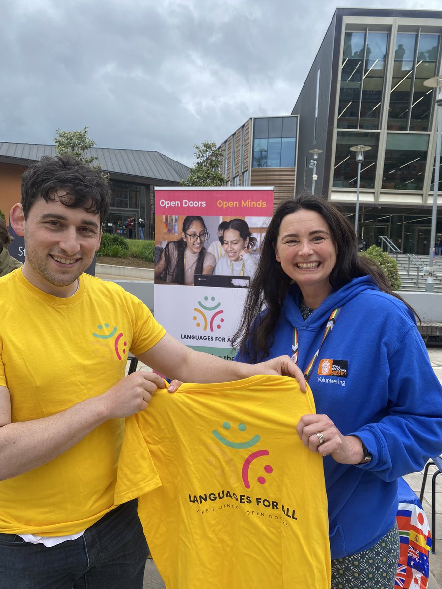 Another snap from the @RoyalHolloway Festival of Languages and Cultures event this week. @michaelslav from @LangForAll with Louise from @RHVolunteering. Great networking across teams and communities.