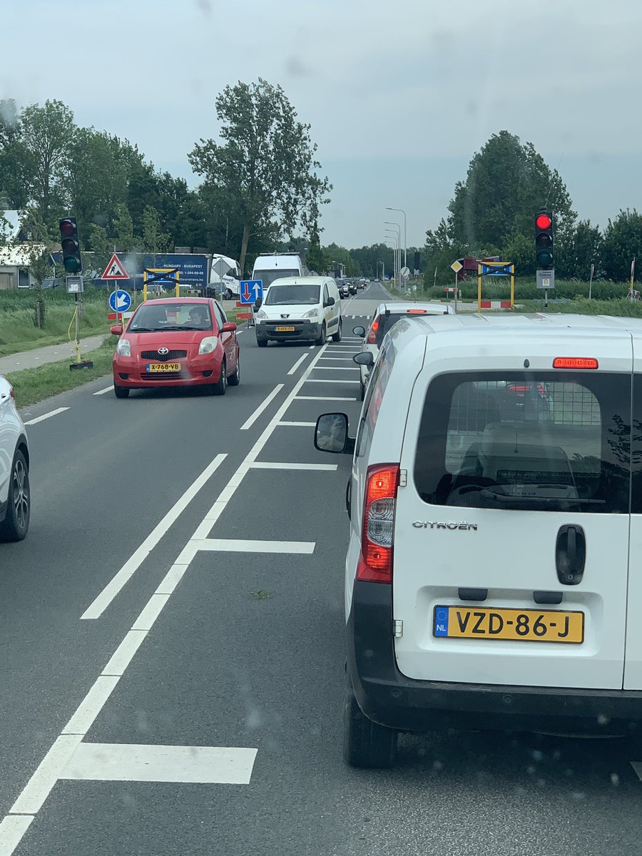 Urkerweg wekenlang dicht, omliggende wegen ook ivm sluipverkeer en dan gaan ze óók nog eens aan de slag op de belangrijkste omleidingsweg… lekker handig.