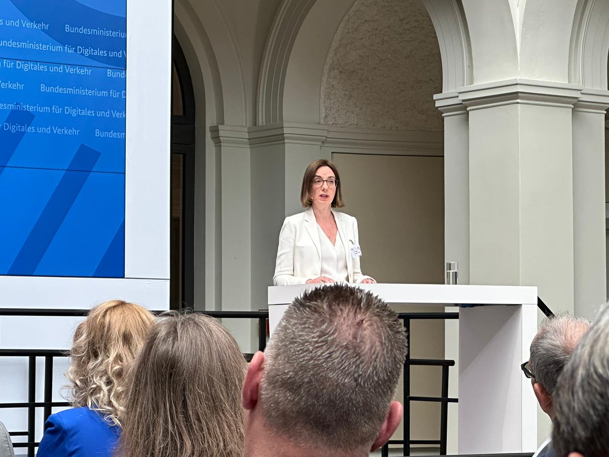 Bundesverband Taxi und Mietwagen e.V. (@bvtmev) on Twitter photo Ein Jahr Partnerkampagne #mehrAchtung
Wir sagen: Herzlichen Glückwunsch und freuen uns über die gelungene Kopfstützenaktion gegen Dooringunfälle der Hamburger mit <a href="/mehrachtungbads/">#mehrAchtung mit dem BADS</a>, die wir weiter ausrollen werden 💪
#Rücksicht #Straßenverkehr #Dooring #Verkehrssicherheit #Taxi Ein Jahr Partnerkampagne #mehrAchtung
Wir sagen: Herzlichen Glückwunsch und freuen uns über die gelungene Kopfstützenaktion gegen Dooringunfälle der Hamburger mit <a href="/mehrachtungbads/">#mehrAchtung mit dem BADS</a>, die wir weiter ausrollen werden 💪
#Rücksicht #Straßenverkehr #Dooring #Verkehrssicherheit #Taxi