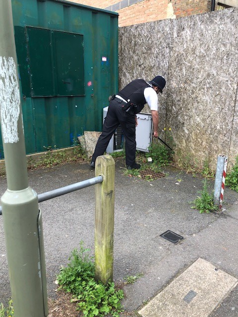 A little bit of ☔️ doesn't put off our officers👮‍♀️👮‍♂️ to conduct High-Vis Patrols We don't just do fair weather patrols,we also patrol in the rain to keep the community safe!⚡️ In addition we have also conducted weapon sweeps in support of the drive to curb the rise in knife crime.