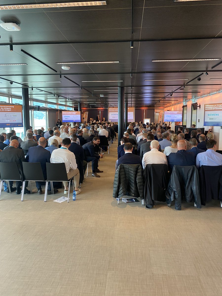 FrancoDigirola1's tweet photo. An der DV der Astag in Lugano nach dem statutarischen Teil eine Arena Session @ASTAG_Schweiz  #step ja https://t.co/uzw1jeygUj