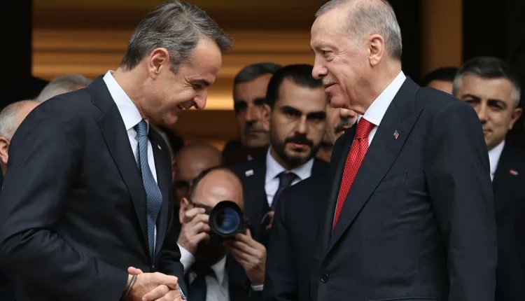#Ερντογάν: Τον ξεφτίλισε τον… Κούλη

Δεν μπορεί να είσαι τόσο “προβλέψιμος σύμμαχος” και τόσο  γεννημένο καλό παιδί για την Δύση, το ΝΑΤΟ, τους Αμερικανούς και την  Ευρώπη, κύριε Μητσοτάκη.

Ούτε μπορεί να είσαι πολιτικά τόσο λίγος. Δεν χρειάζεται άλλωστε να  είσαι Ανδρέας