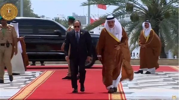 بوابة الوفد| السيسي يصل مقر انعقاد القمة العربية في دورتها ال 33 بالعاصمة البحرينية المنامة 