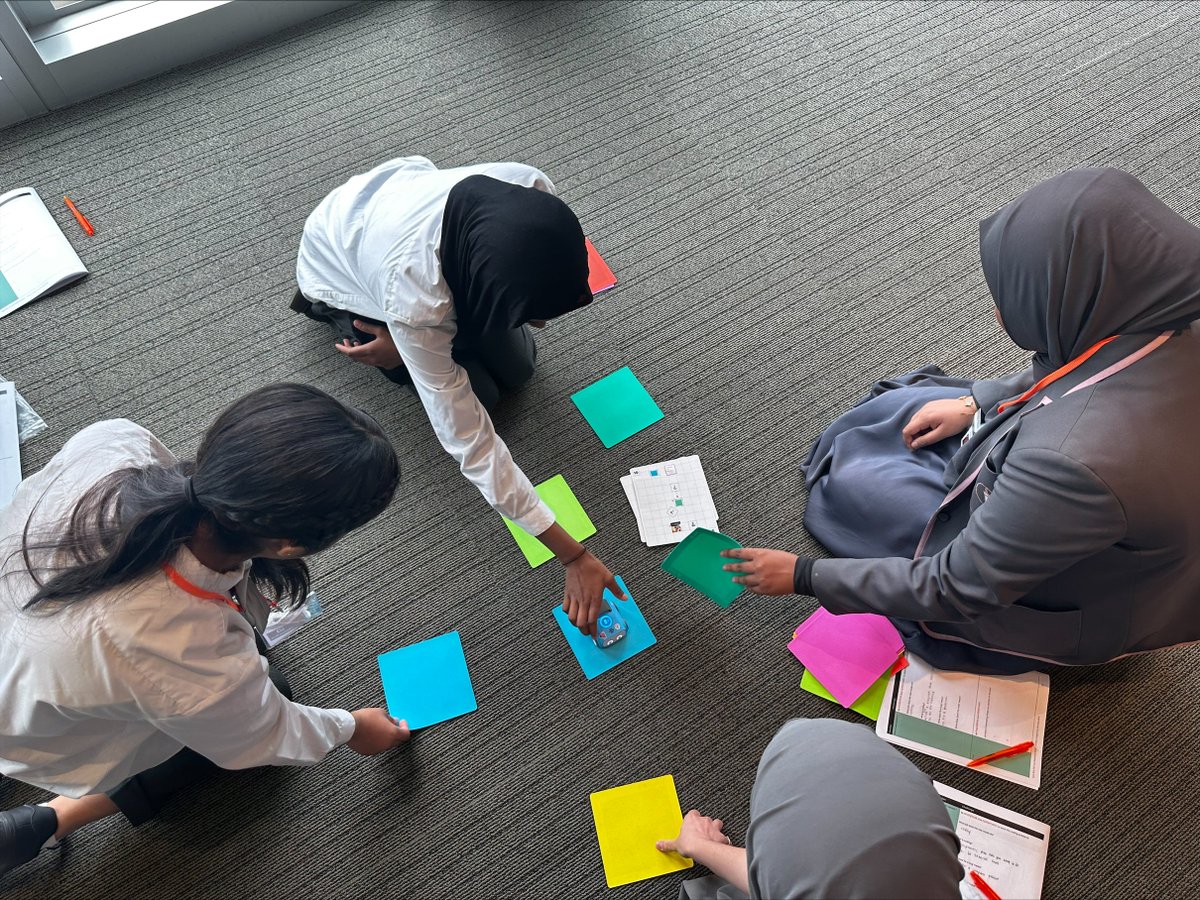 Year 8 girls are visiting Deutsche Bank with @Tech_She_Can today to learn all about careers in technology. We've started the day taking part in some fun coding activities! #Tech #TechSheCan #Careers #Inspiration