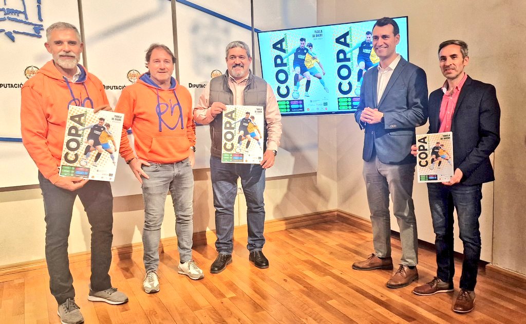 FEScompeticion's tweet photo. ¡La Copa @cajaruralzamora ya esta aquí! Se jugará este sábado en Tudela de Duero, con el apoyo de Caja Rural de Zamora, el  @aytotudeladuero, y la @Dip_Va, en cuya sede hemos presentado esta mañana la fiesta del fútbol amateur en la provincia. https://t.co/upte7QWPbu