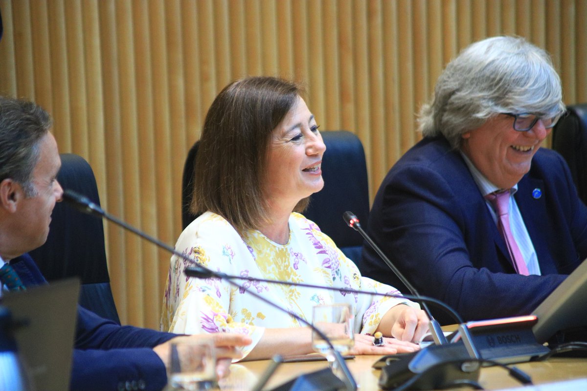 La política sirve para transformar la vida de la gente a mejor y el derecho parlamentario nos dice a quienes nos dedicamos a ella cómo hacerlo posible. Hoy he participado en la inauguración de las III Jornadas de Derecho Parlamentario que se celebran en el Congreso: un espacio