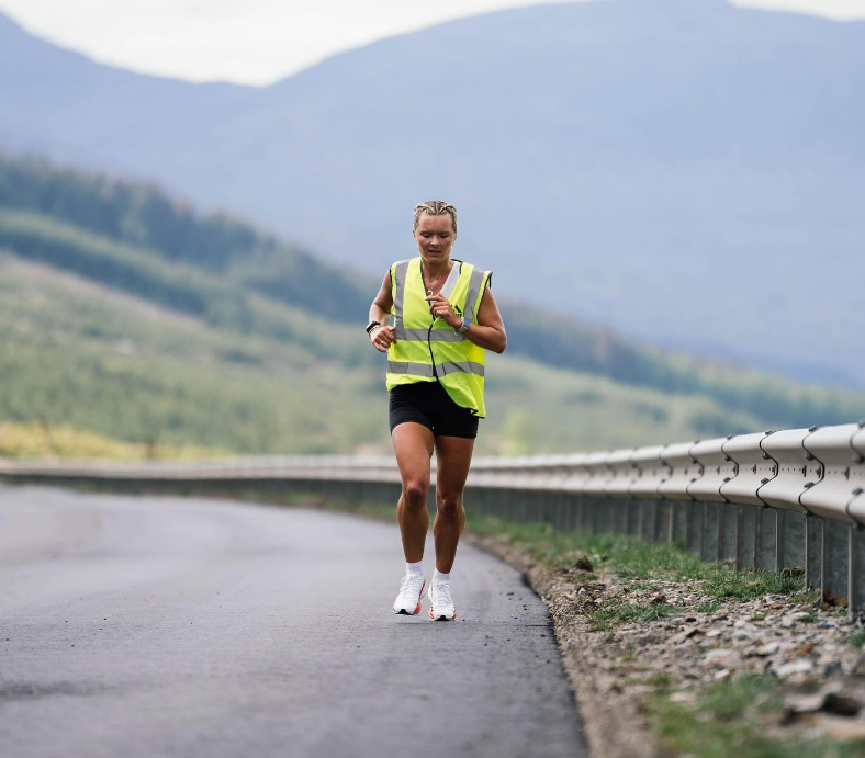 🤎 OS Imo Boddy is over 24 hours into her world record attempt - becoming the fastest person to run and summit the National Three Peaks Day 1 - 102km & Ben Nevis ✅ Day 2 - 120km Live Tracker 👇live.adventuretracking.be/3PEAKS 📸 Imo Boddy (Instagram)