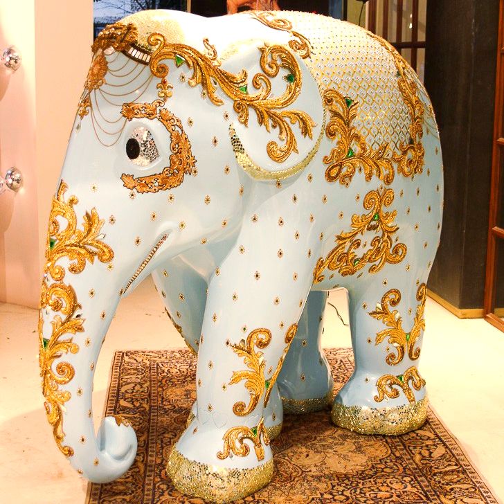 Elephant 'Maharaja' by Monisha Jaising during Elephant Parade India, 2018. 📷️ by Anya Claxton ⁠#ThrowbackThursday⁠⠀⁠ #elephantparadefan #elephantstatue #elephantparade #elephants #elephant #saveelephants #elephantlove #elephantconservation #exhibition #art