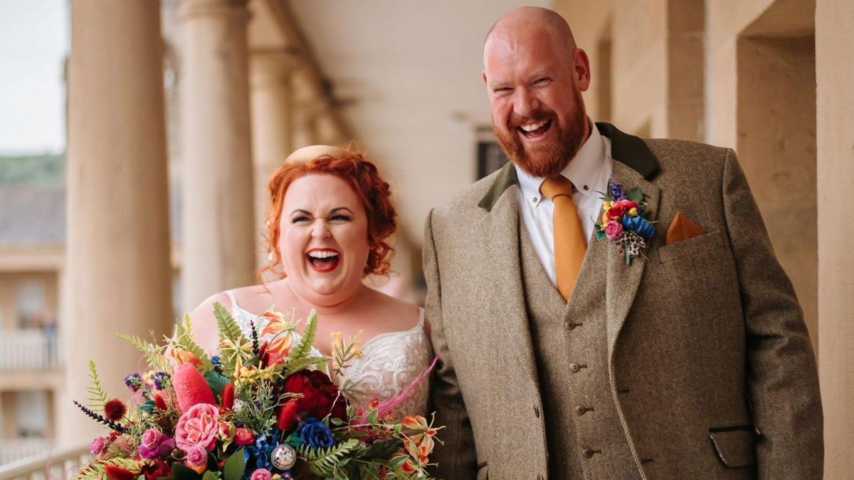 'I got married on a Thursday and saved £3,000' More couples are choosing to get married on a weekday in order to save money. bbc.co.uk/news/articles/… #ThriftyThursdays #weddings #moneyadvice #moneysaving
