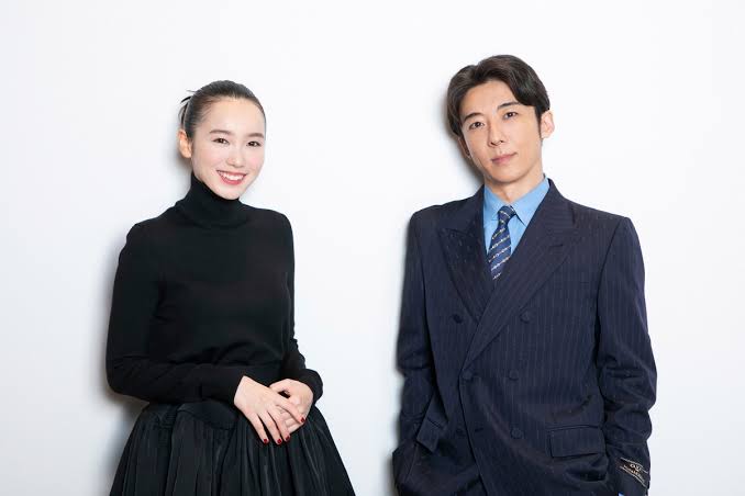Takahashi Issei (43) and Iitoyo Marie (26) announce their marriage. They co-starred co-starred in NHK drama 'Kishibe Rohan wa Ugokanai' and have been dating for a year. oricon.co.jp/news/2327351/f…