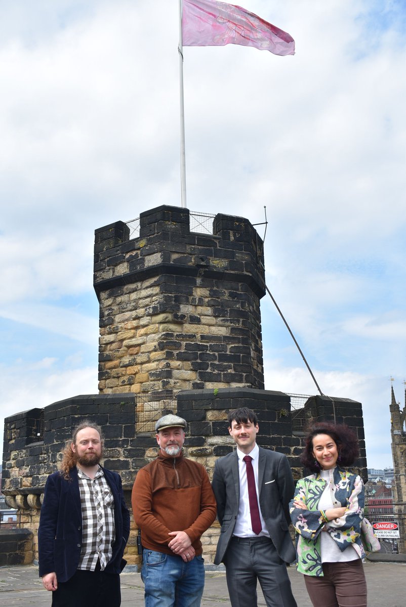 It was a pleasure to welcome @kubra_mujde back to the Castle so she could meet the rest of our team and take pictures with her artwork. For more of her work: buff.ly/3JWkCFR . . #NewcastleCastle #BalticCentreforContemporaryArt #ContemporaryArt