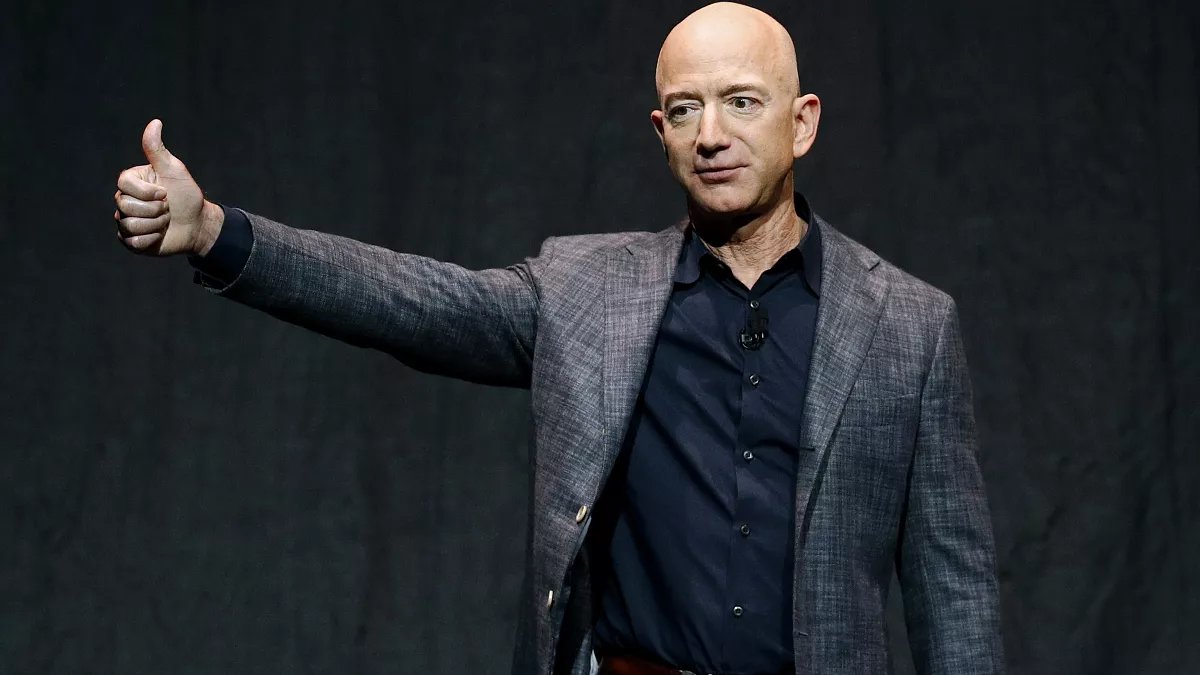 Daniel (@mnkedaniel) on Twitter photo Jeff Bezos is one of the most successful entrepreneurs of all time. He is worth $210,000,000,000.
Since 1997, Bezos has written 24 Shareholder Letters.
They are a masterclass on entrepreneurship, investing and life.
Here are the 7 most important Concepts: Jeff Bezos is one of the most successful entrepreneurs of all time. He is worth $210,000,000,000.
Since 1997, Bezos has written 24 Shareholder Letters.
They are a masterclass on entrepreneurship, investing and life.
Here are the 7 most important Concepts: