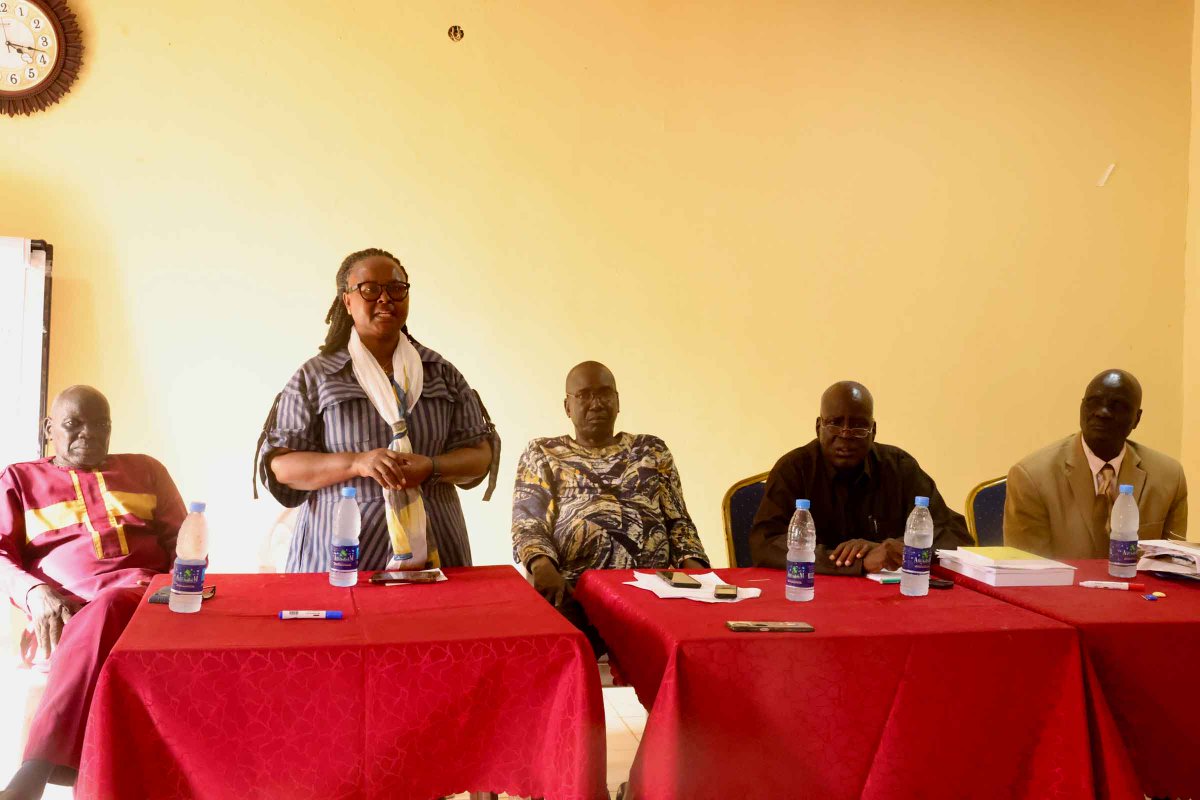 In Gogrial West, #SouthSudan 🇸🇸, an #UNMISS workshop brought together community leaders, court clerks, prisons & police officers, to find solutions that strengthen the criminal justice system ⚖️ After all, #PeaceBegins☮️ with rule of law! More👉🏾bit.ly/3V2xcd3 #A4P