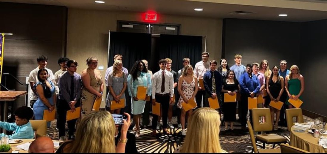 Congratulations to our outstanding seniors who were recognized last night by the Muhlenberg Lions Club for their academic achievements at the Doubletree in downtown Reading, PA @lionsclubs @PADeptofEd @PSEA @muhlsd @PSBA 🇺🇸⚓️Rah!