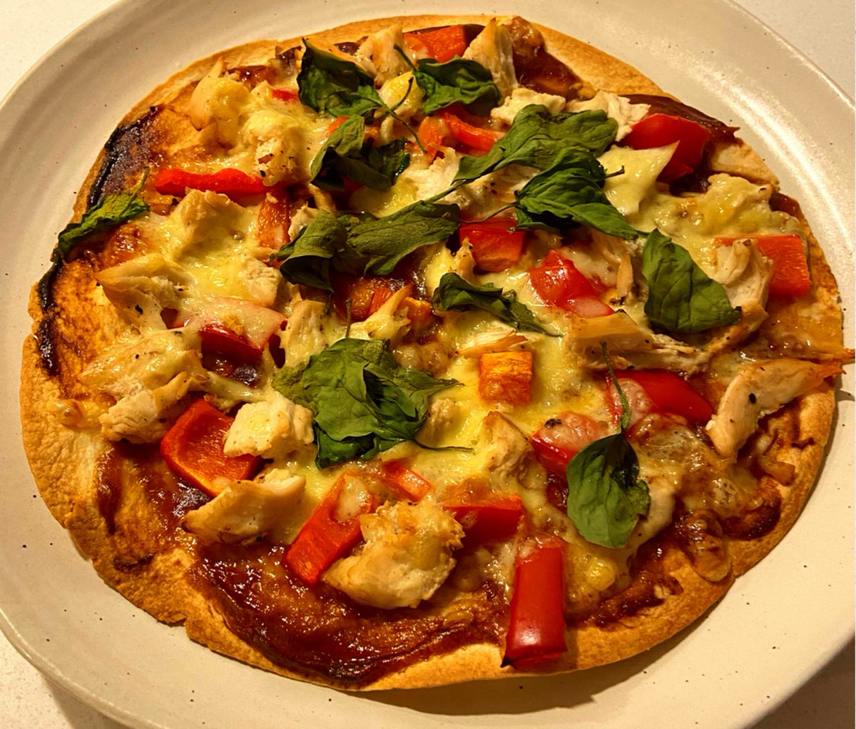 1. BBQ Chicken Pizza:

⚬ 1 Mission Carb Balance whole wheat tortilla
⚬ 40g BBQ sauce
⚬ 120g cooked chicken breast
⚬ 1/4 cup diced red onion
⚬ 50g Low fat grated cheese

Total macros: 44g protein, 55g carbohydrate, 7g fat

Total calories: 447