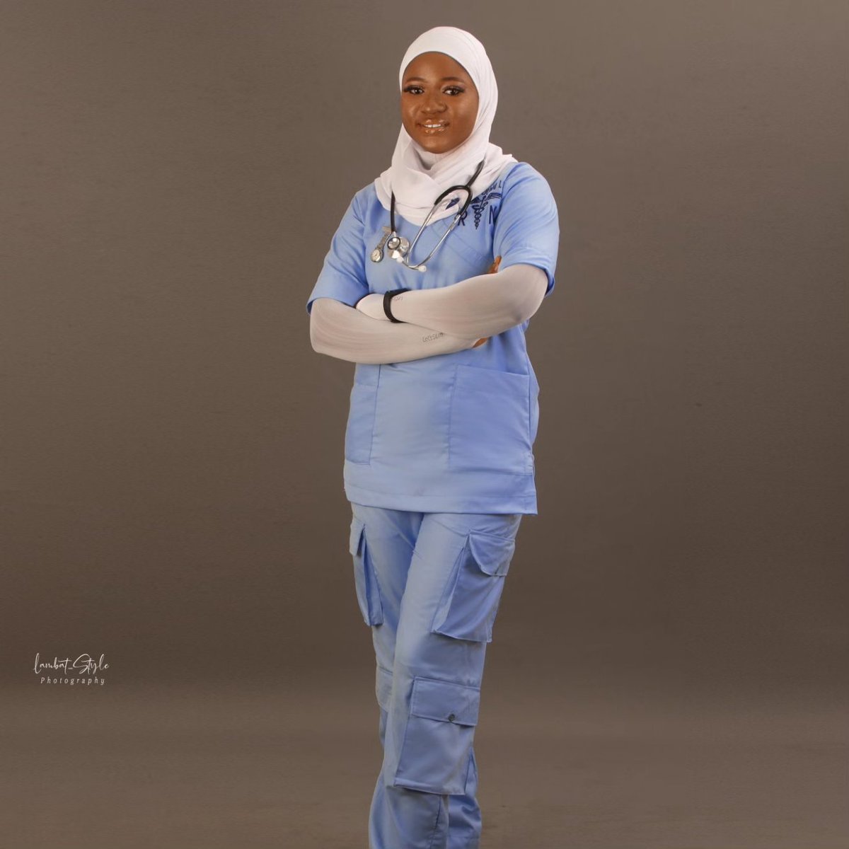 Pengmuslimah's tweet photo. It's been a long journey with lots of emotions, but I finally made it🎉💃. Time to heal and thrive ✅🩺.

I did it! Officially a nursing graduate 🌟

Re-introducing myself as Registered Nurse Owodunni 💊💉🩺.
#RN #nurse #decendantofnightingale #gradute #scrublife https://t.co/qjt1pqooE7