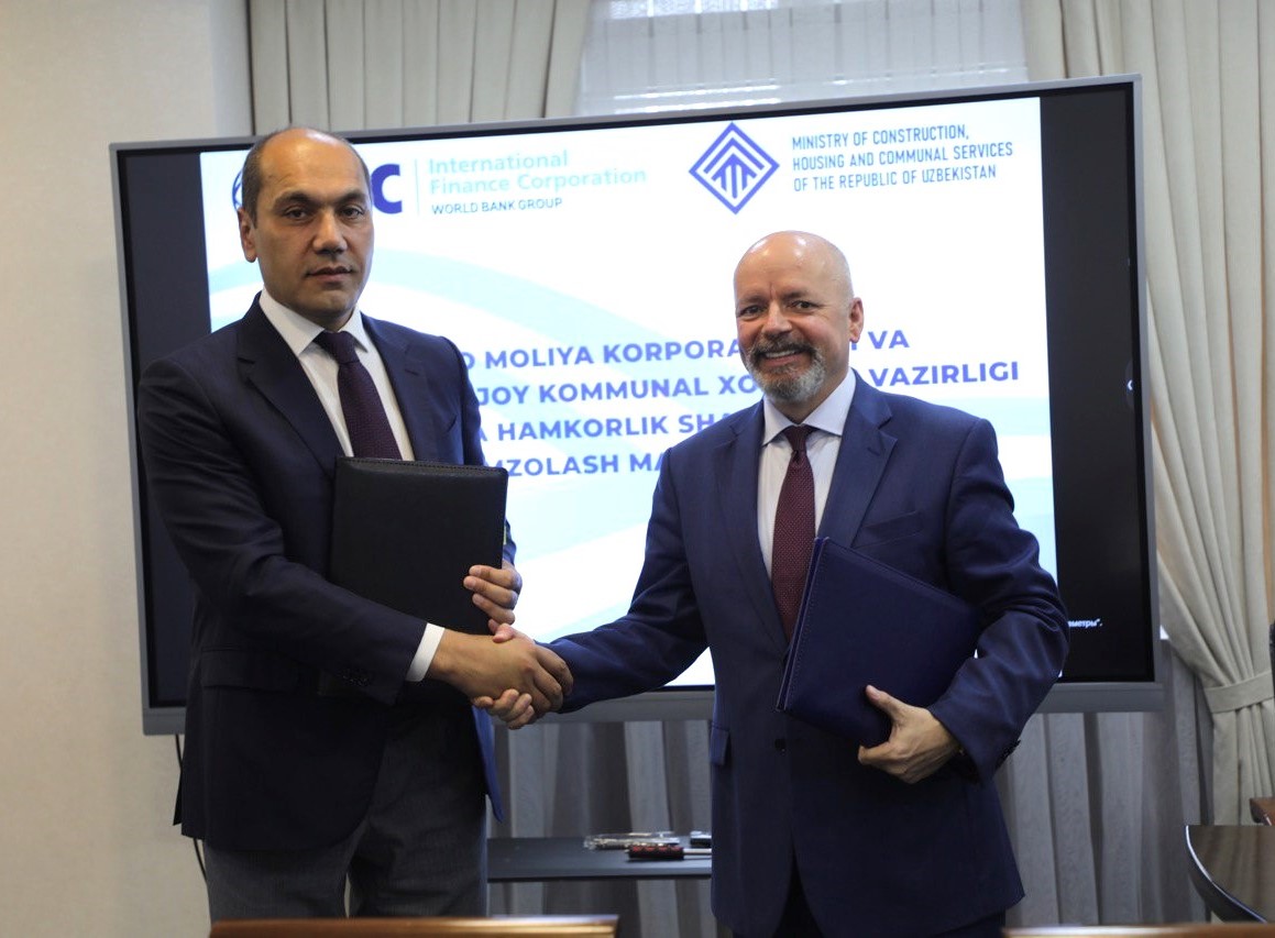 📢 Our new partnership with the government of #Uzbekistan aims to develop #greenbuilding practices in the country. This means more eco-friendly spaces, energy and water savings, and greenhouse gas emissions reduction. 🌿💡