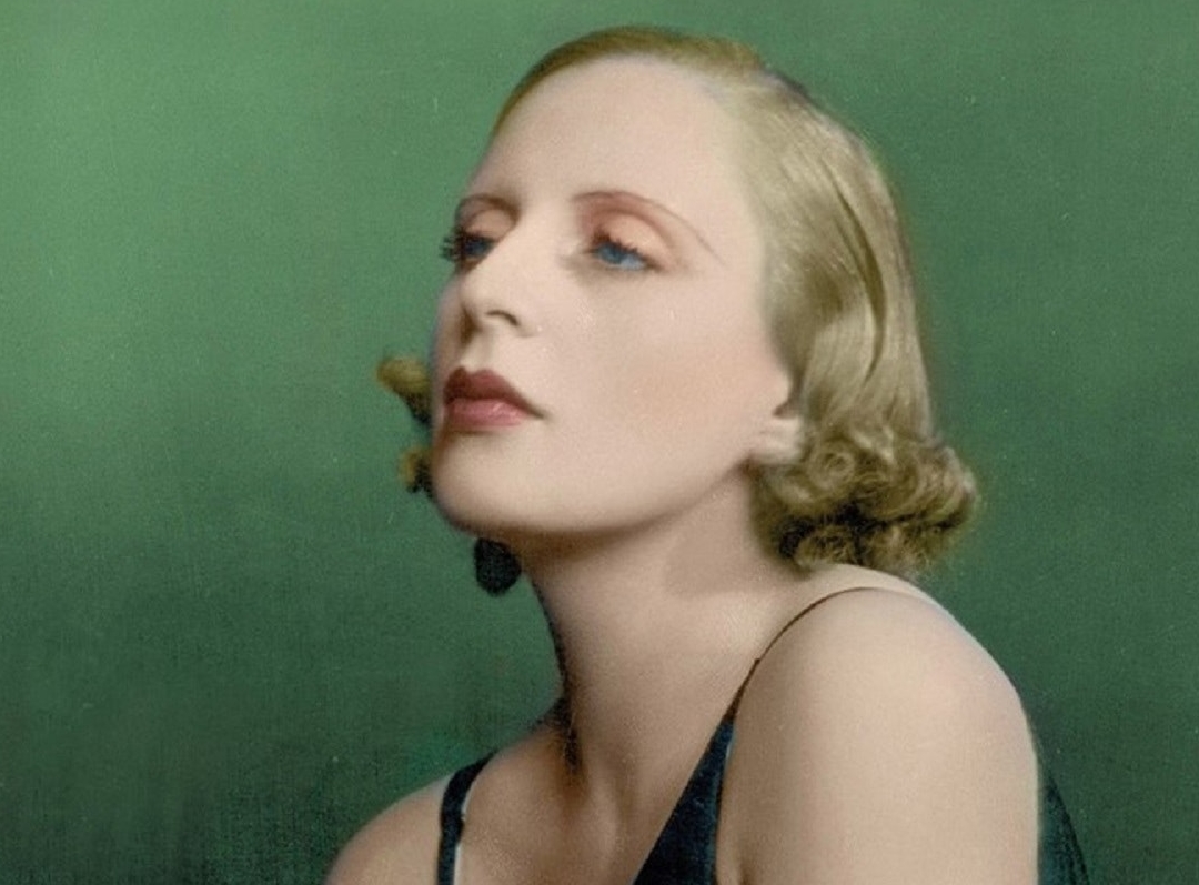 Remembering the talent and skill of @WomenArtists1 Tamara Lempicka, BOTD 1898, whose unique style often called 'stylized cubism'. Perhaps best known for depicting the ideal woman of the 1920s: elegant, independent, modern,sexually liberated @womensart1 @WikiWomenInRed