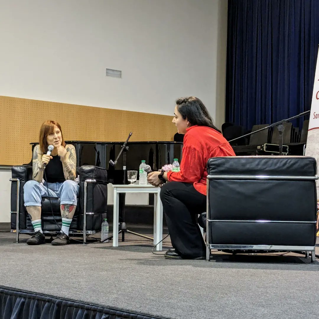 Escola Municipal de Música de Santiago (@emmstgo) on Twitter photo No día de onte tivemos a inmensa sorte de contar coa visita da cantautora Sés, que veu á Escola para impartir un faladoiro. Moitas grazas a SES pola súa visita, e esperamos poder atoparnos pronto outra vez!
#EMM2024 #MúsicaenCompostela @miriamlouzaof @gorettisrei <a href="/PazodeRaxoi/">Concello de Santiago</a> No día de onte tivemos a inmensa sorte de contar coa visita da cantautora Sés, que veu á Escola para impartir un faladoiro. Moitas grazas a SES pola súa visita, e esperamos poder atoparnos pronto outra vez!
#EMM2024 #MúsicaenCompostela @miriamlouzaof @gorettisrei <a href="/PazodeRaxoi/">Concello de Santiago</a>