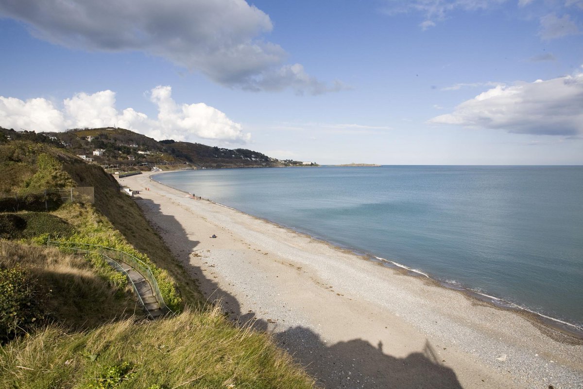Investigation works will be conducted in and around Killiney Beach by Causeway Geotech. The works will start Wednesday 15 May - 1 June 2024. The works is a vital part of Iarnrod Eireann’s East Coast Railway Infrastructure Project. Info: bit.ly/dlrECRIPP