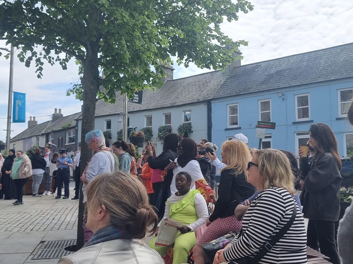 Empower were delighted to take part in the Hello How Are You Day as part of Thrive Balbriggan. A big thank you to St Mologas Primary School Choir who provided the music. #EmpoweringFingal #ThriveBalbriggan #MentalHealthAwarenessWeek2024