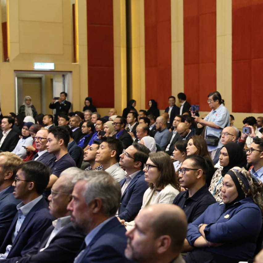 Embassy of Belgium in Malaysia (@belgiummalaysia) on Twitter photo The roadmap for LUMIC project: a new milestone in bringing port connectivity between Europe and S.E. Asia. <a href="/global_gateway/">Globalgateway</a> <a href="/EUinMalaysia/">EU in Malaysia</a> <a href="/EUinThailand/">EUinThailand</a> <a href="/PortofAntBruINT/">Port of Antwerp-Bruges International</a> <a href="/PortofAntBruges/">Port of Antwerp-Bruges</a> <a href="/MalaysiaMFA/">Wisma Putra</a> <a href="/BelgiumMFA/">🇧🇪 Belgium MFA</a> <a href="/eurochammy/">EUROCHAM Malaysia</a> <a href="/OfficialMIDA/">Malaysian Investment Development Authority (MIDA)</a> <a href="/MITIMalaysia/">MITI Malaysia</a> The roadmap for LUMIC project: a new milestone in bringing port connectivity between Europe and S.E. Asia. <a href="/global_gateway/">Globalgateway</a> <a href="/EUinMalaysia/">EU in Malaysia</a> <a href="/EUinThailand/">EUinThailand</a> <a href="/PortofAntBruINT/">Port of Antwerp-Bruges International</a> <a href="/PortofAntBruges/">Port of Antwerp-Bruges</a> <a href="/MalaysiaMFA/">Wisma Putra</a> <a href="/BelgiumMFA/">🇧🇪 Belgium MFA</a> <a href="/eurochammy/">EUROCHAM Malaysia</a> <a href="/OfficialMIDA/">Malaysian Investment Development Authority (MIDA)</a> <a href="/MITIMalaysia/">MITI Malaysia</a>