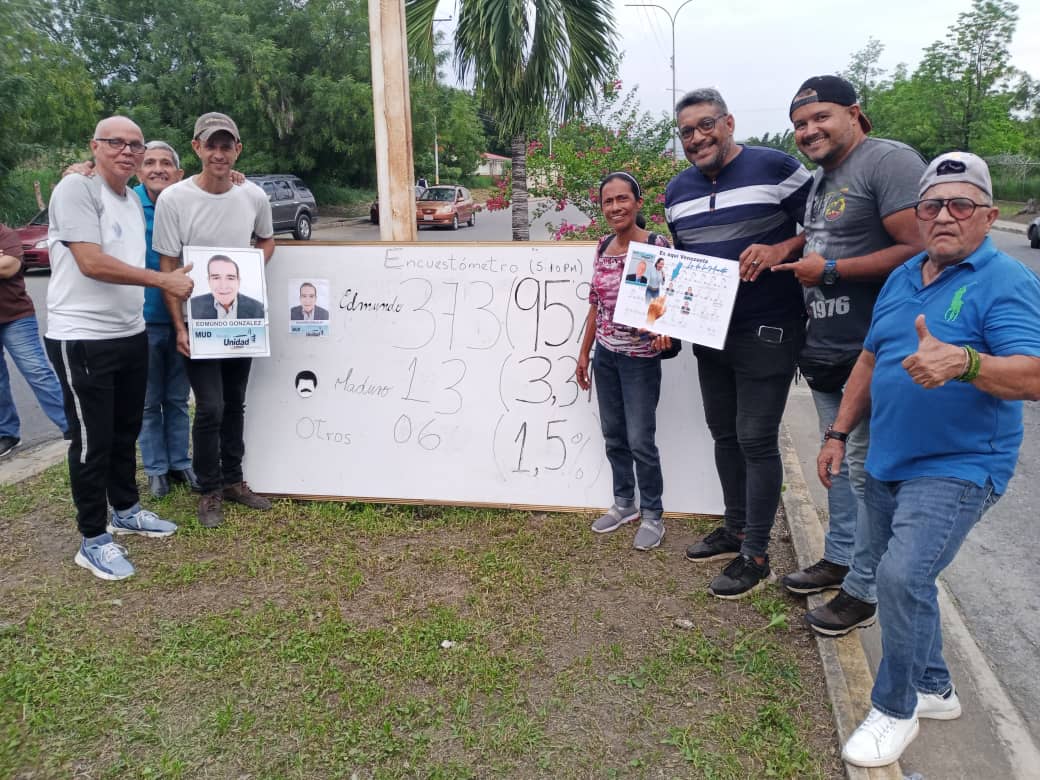 ADCEMSUCREARA's tweet photo. AD en Resistencia, Presente en Encuestometro realizado en Prados de la Encrucijada Cagua Estado Aragua, Emotiva Actividad con Gran receptividad de los Sucrenses, de cara al #28Jul, arrollador y generalizado Apoyo a @EdmundoGU ,
#TodoElMundoConEdmundo , Vamos a Ganar! https://t.co/D8qcsYLN67