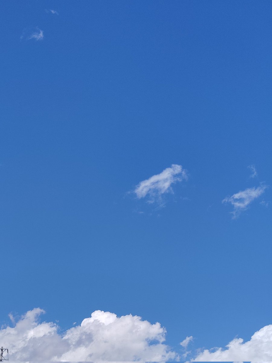 #羽生クラスタ空部
#羽生結弦選手が今日も元気で幸せでありますように 
コントラストの強い空と雲、夏っぽい空になってきました。
もうすぐFaOIが始まりますね。羽生選手の思い描く演技ができますように🙏