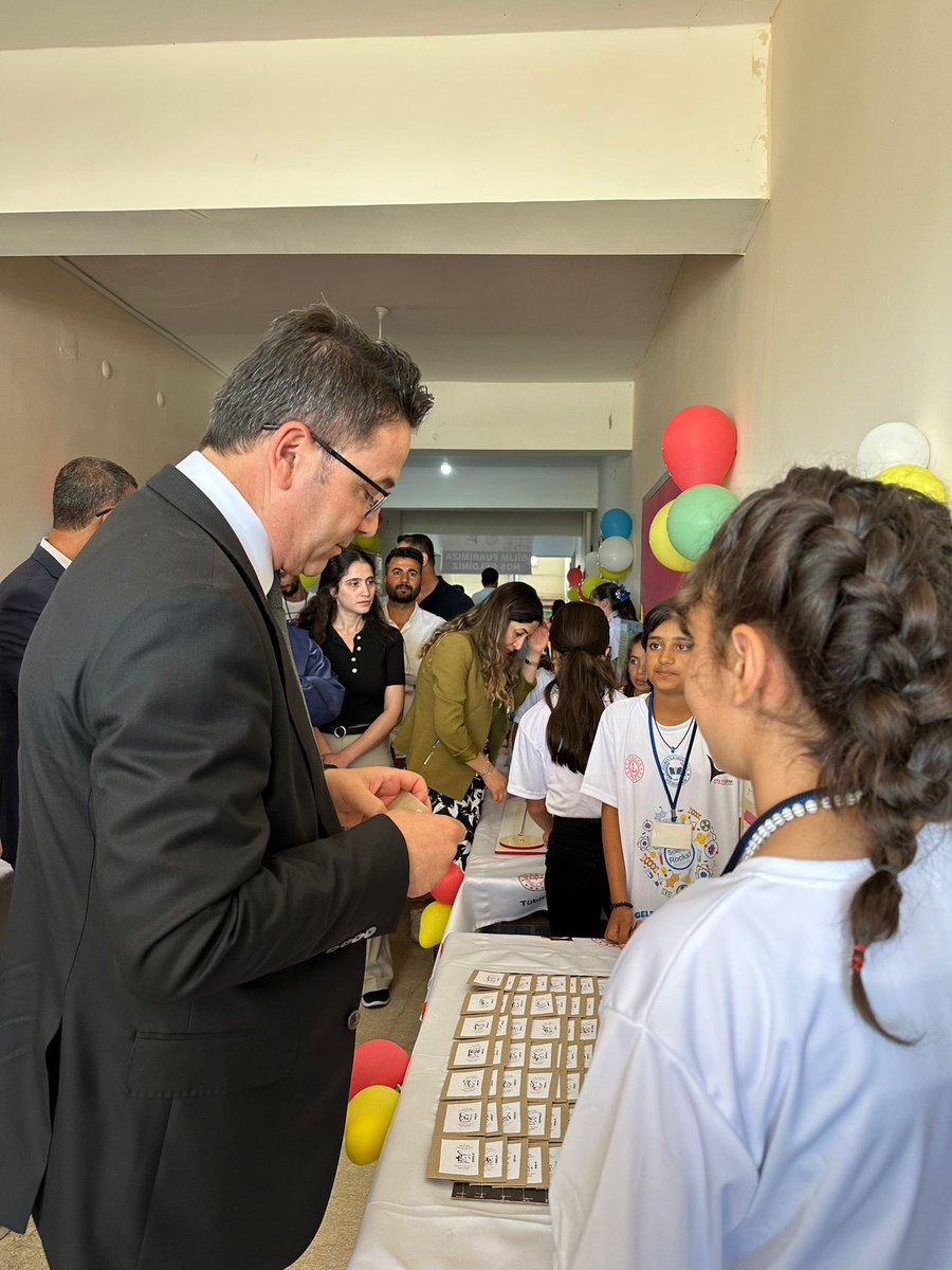 İlçe Milli Eğitim Müdürümüz Demir Ernez Ziyaret Ortaokulunun Tübitak 4006 Bilim Fuarına katılım sağladı… @tcmeb @Yusuf__Tekin @aliihsansu_ @asimsolak @Murat4Kucukali @Diyarbakirmem