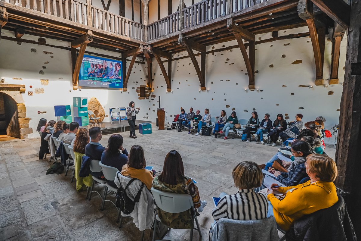 Éxito rotundo del jueves del emprendimiento hoy en Igartza Jauregia de Beasain con Pat Carrasco ‘Crea tu plan de márketing en una mañana’ ¡Gracias por vuestra asistencia y hasta pronto!🖐 #kabia #juevesdelemprendimiento #emprender #emprendedoras #emprendedores