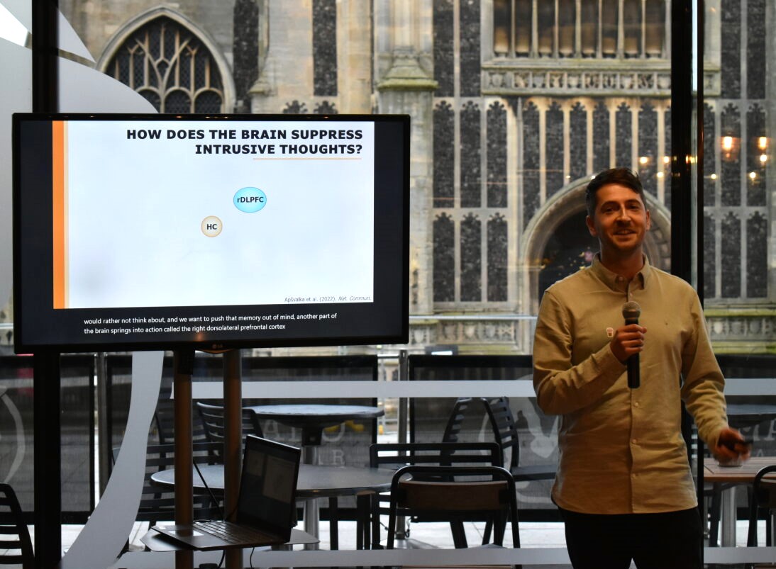 harrington_mo's tweet image. Thank you to the fine people of Norwich for listening to me ramble about my research @pintofscience!