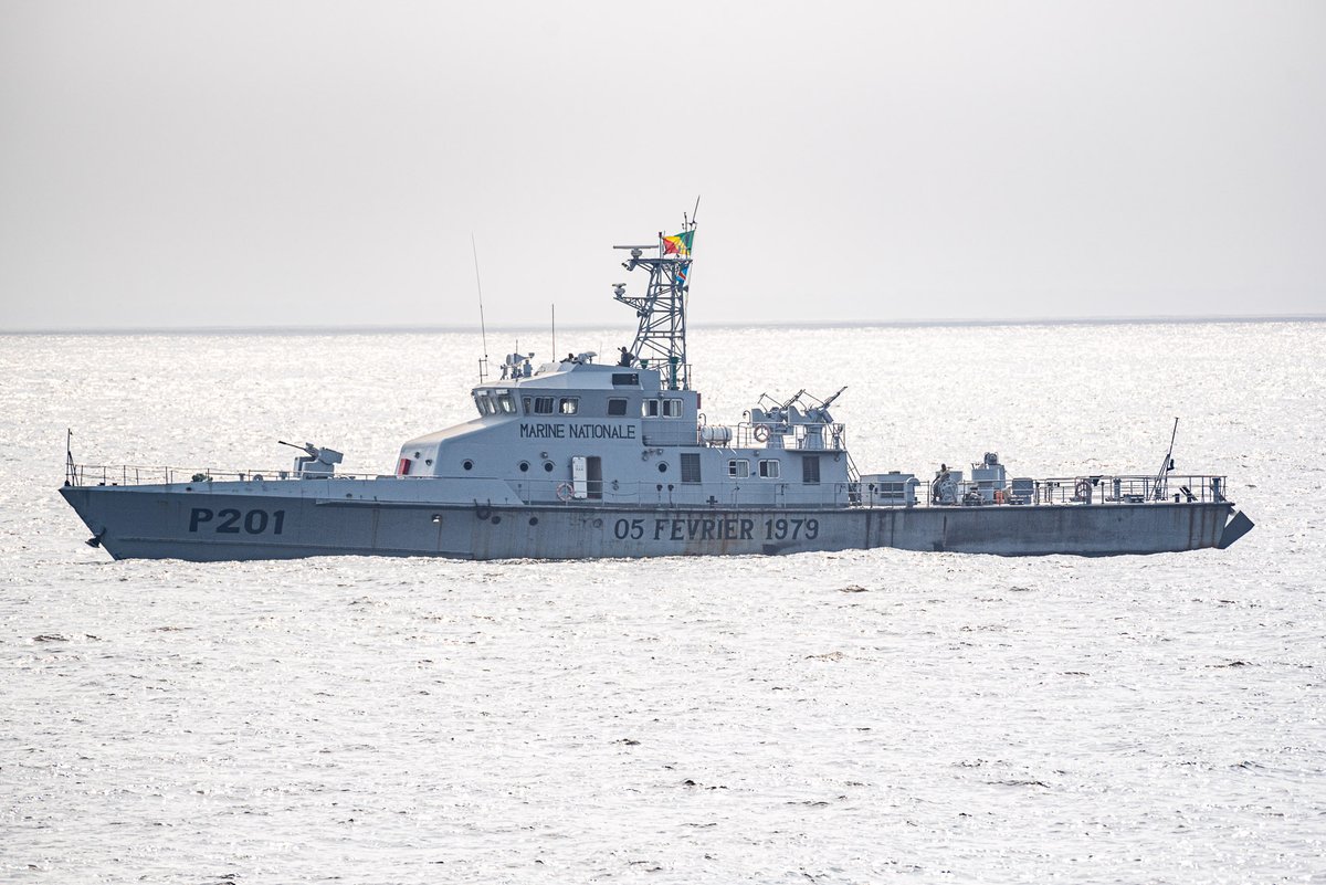Partners in action in #WestAfrica! 🇫🇷🇦🇴🇨🇬🇨🇩 @marinenationale 🇫🇷 PHM Commandant Birot F796 sailed with 🇦🇴 P202 Nzinga Mbandi, 🇨🇬 P201 05 February 1979, 🇨🇩 Alternance Pacifique, and other small boats during drills in support of exercise #ObangameExpress2024.