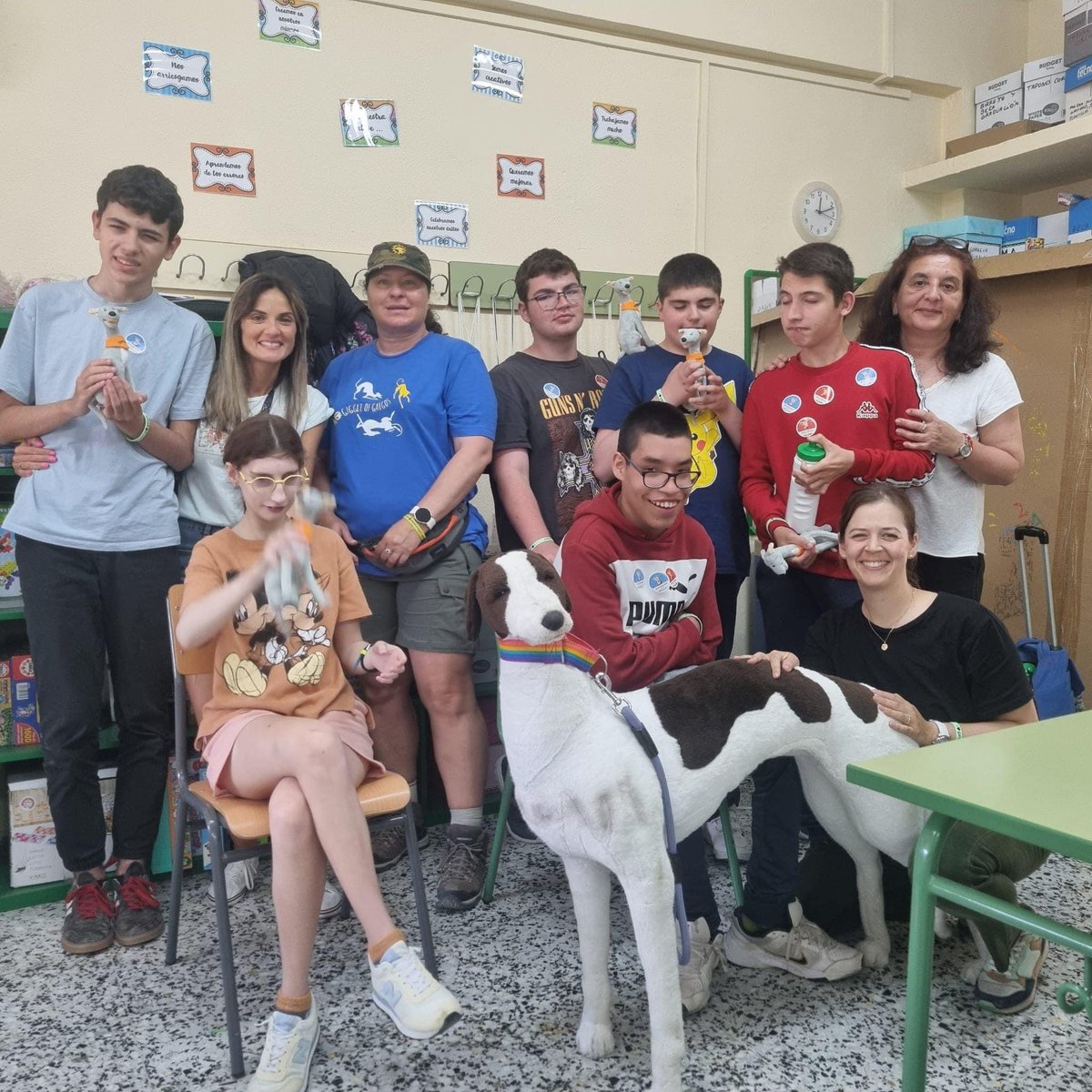 A super important school visit for us this morning 🌟 Wonderful kids that loved learning about Galgos and pet care in general. Every student got gifts which were sponsored by Greyhounds in Need and they absolutely loved them ❤️ By far our most important project 🥰