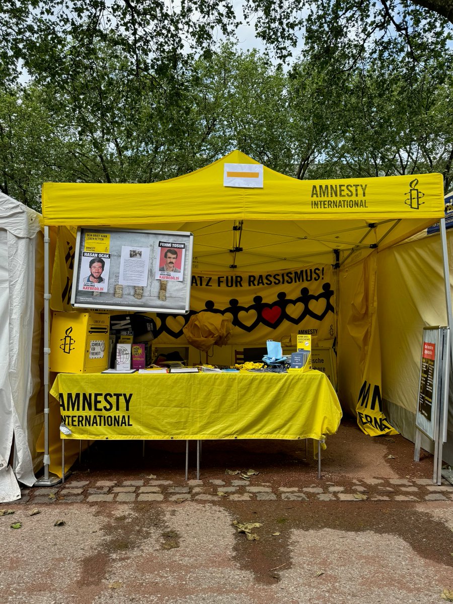 Heute geht's los beim #bücherbummel in #Duesseldorf! 🙃 Schaut gerne bei uns vorbei und unterstützt unsere Petitionen! Wir sind am Stand mit @FreeAssange_eu, @GfbV, @SeebrueckeD, @fff_duesseldorf und #FuturoSi!