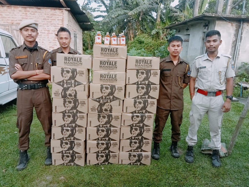 On 15/05/2024, during an excise raid, Biswanath Excise Team seized 20 cases of Simba beer and 5 cases of Royale Mansion whisky made for sale in Arunachal Pradesh.

#IllegalLiquorFreeAssam