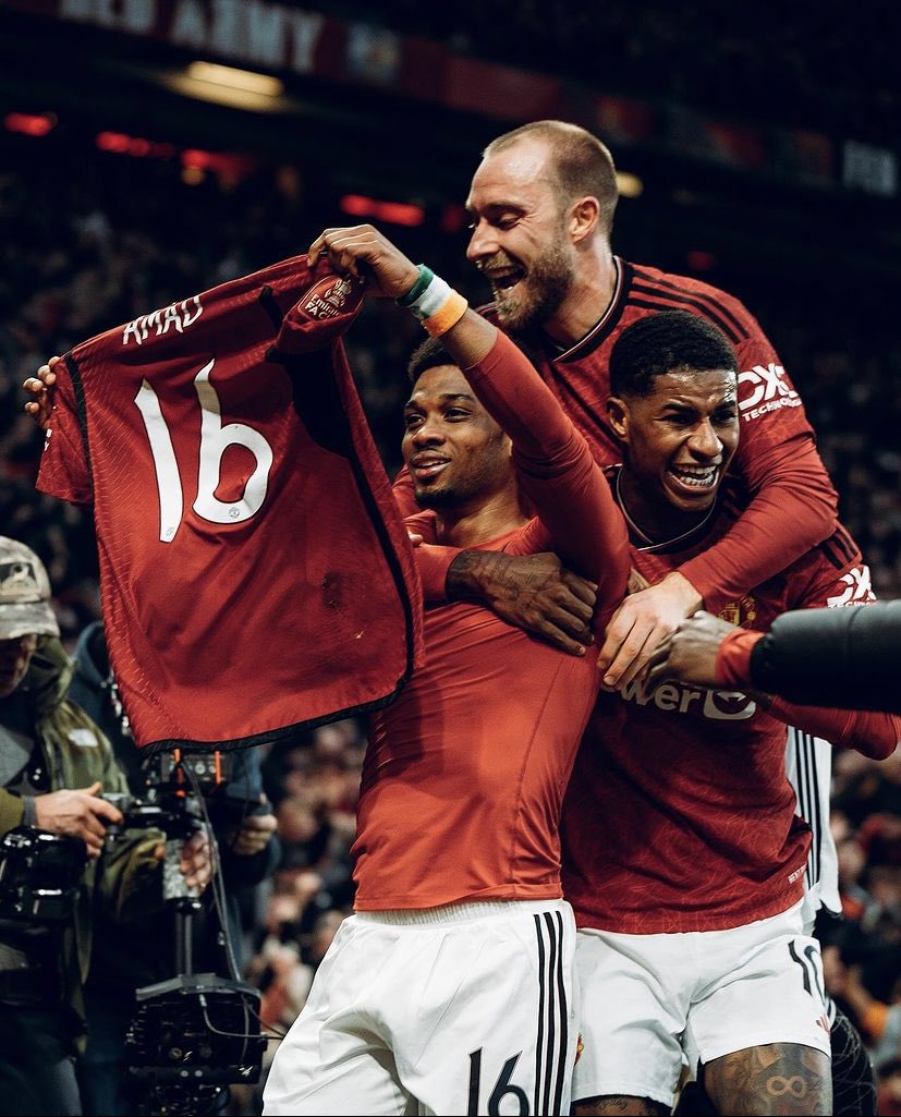 The coldest pics award this season goes to Manchester United. 📸😍