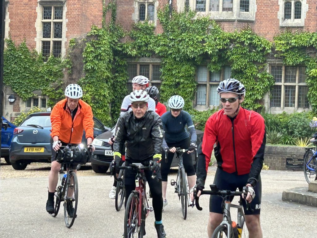 Lynn Andrews tweet media