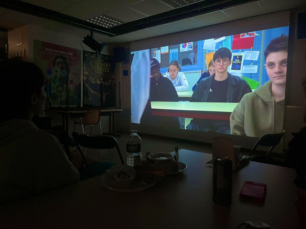 🎬🍿Festival arts &amp; talents J4. Ce midi « ciné-sandwich » avec les productions des élèves de l’option et spécialité « cinéma -audiovisuel » et de ST2S. Beaucoup de talent !!