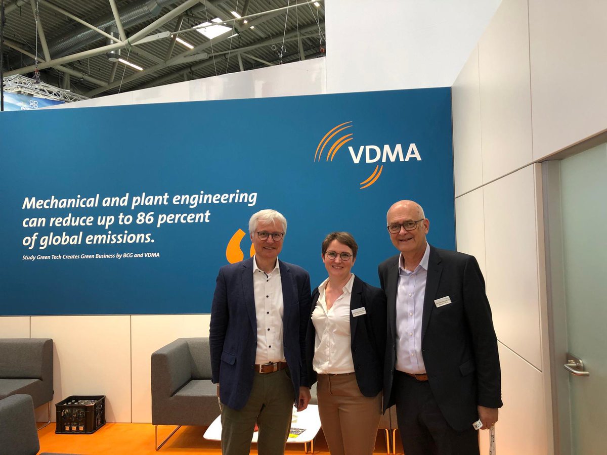 Bayrisches Staatsministerium meets @IFAT Munich: Dr. Klaus-Peter Potthast, Leiter Abteilung 2, in der VDMA Spotlight Area in Halle B4 239,338. #mechemical #recycling #circulareconomy #vdma