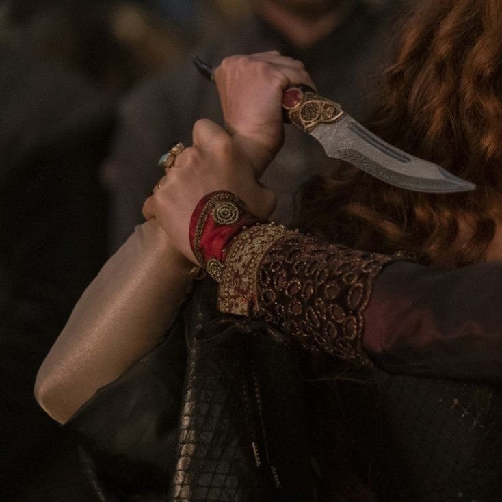 both alicent and rhaenyra guiding the hand that holds the knife... i have never been fed this good