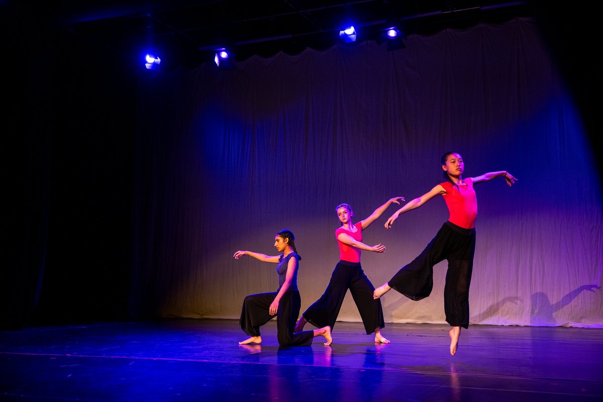 Academic Dance at Wellington goes from strength to strength, and the 3rd form Dance curriculum gives pupils the chance to grow not just as dancers but also as choreographers. Congrats to all participants for their remarkable performances. ow.ly/eQs750RIae1 @DANCEWellington