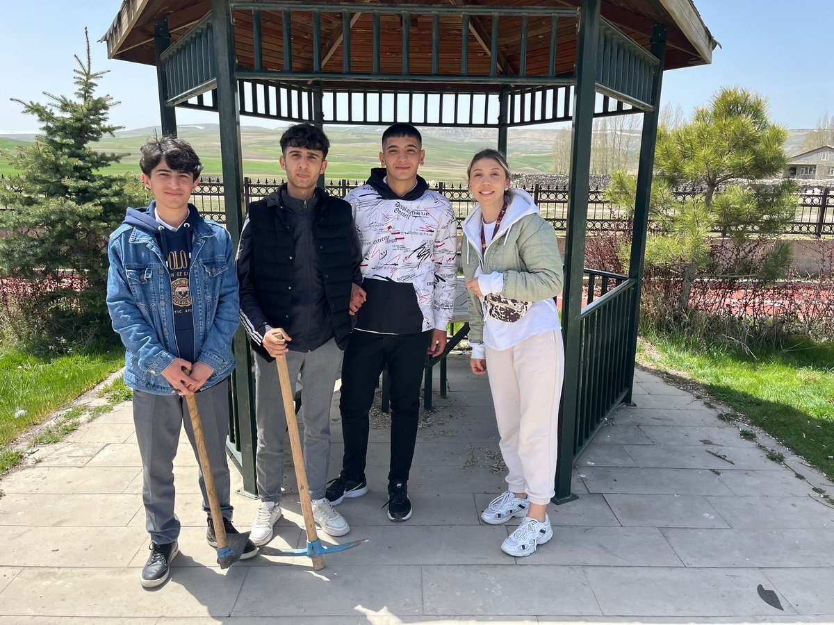 Diyadin AİHL Fen ve Sosyal Bilimler Proje Okulu (@diyadinihl) on Twitter photo Mayıs ayı sosyal sorumluluk programı kapsamında Millet bahçesinde ağaç köklerinin havalandırılması etkinliği gerçekleştirildi.
<a href="/tcmeb/">Millî Eğitim Bakanlığı</a>
<a href="/miakarali/">Mustafa Karali</a>
<a href="/agrimem/">AĞRI MEM</a>
<a href="/hasan_kokrek/">Hasan Kökrek</a>
<a href="/Diyadin004/">DİYADİN KAYMAKAMLIĞI</a>
<a href="/remzi0479/">Remzi Işık</a> Mayıs ayı sosyal sorumluluk programı kapsamında Millet bahçesinde ağaç köklerinin havalandırılması etkinliği gerçekleştirildi.
<a href="/tcmeb/">Millî Eğitim Bakanlığı</a>
<a href="/miakarali/">Mustafa Karali</a>
<a href="/agrimem/">AĞRI MEM</a>
<a href="/hasan_kokrek/">Hasan Kökrek</a>
<a href="/Diyadin004/">DİYADİN KAYMAKAMLIĞI</a>
<a href="/remzi0479/">Remzi Işık</a>