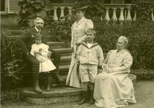 📺 Le mardi 21 mai sera diffusé sur #France2 le documentaire 'Pierre de #Coubertin : grandeur et mystères du père des #JO', pour lequel les #archives de la famille Coubertin, conservées à @sciencespo, ont été utilisées. Pour en savoir ➕: 🔗archives.sciencespo.fr/actualites/pie…