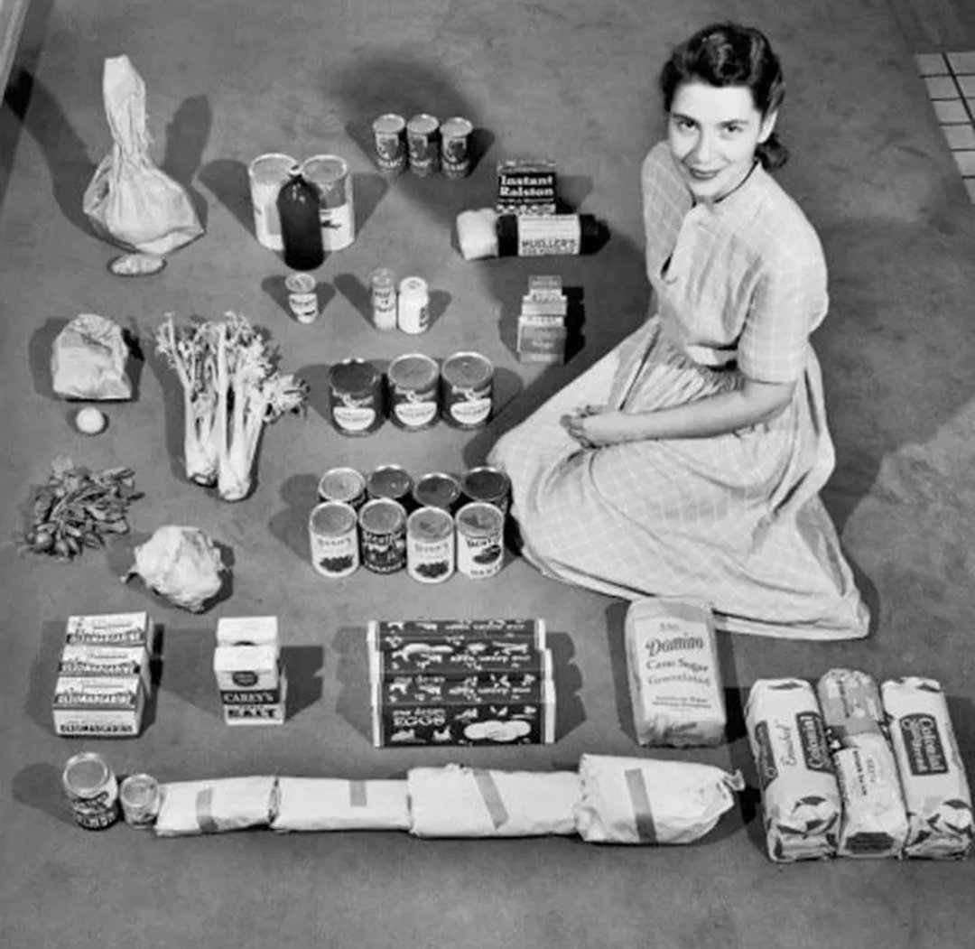 It's lunchtime on #ThrowbackThursday A weeks worth of groceries in the USA cost $12.50 in 1947.