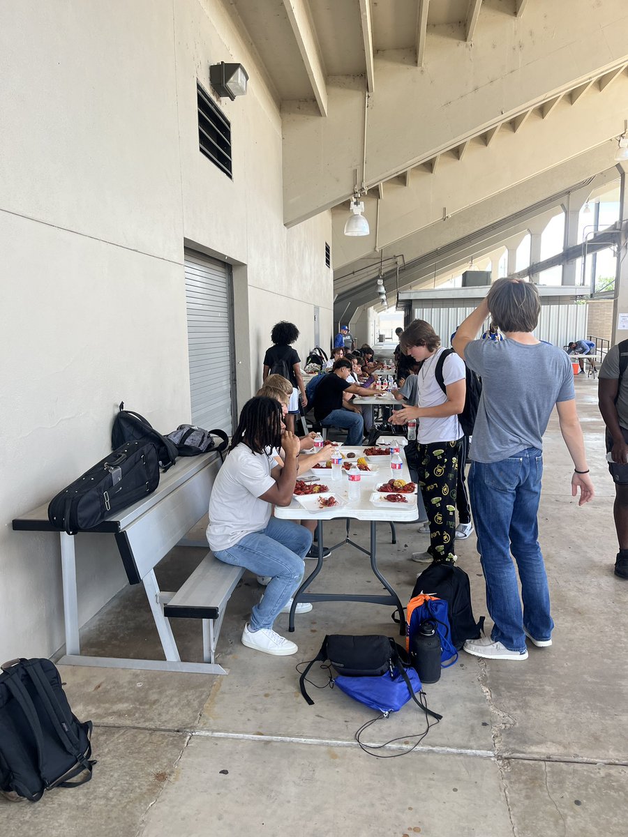 THANK YOU @MarcusT1031 & @TylerMcBrideVR with Vertical Raise for giving their time, energy, & crawfish to our Bearkats! We could not do it without our generous Sponsors & community. Thanks again for always showing up for our team. @coach_hallmark @CoachMicahDavis